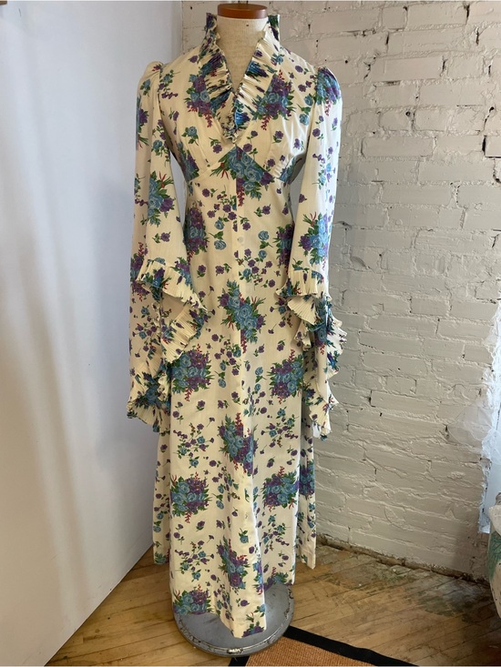 Vintage Dresses & Skirts - 1970s Boho Floral Long Sleeve Ruffle Maxi Dress